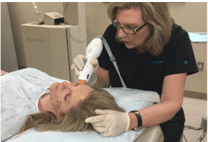 Dr. Stetler performs thermage on a patient